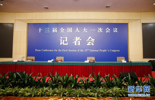 3月8日,，十三屆全國人大一次會議新聞中心在梅地亞中心舉行記者會,，邀請外交部部長王毅就“中國外交政策和對外關(guān)系”回答中外記者提問,。圖為記者會現(xiàn)場。新華網(wǎng) 中國政府網(wǎng) 陳杰 攝