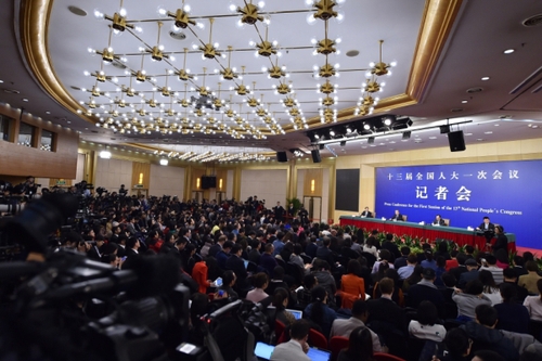 （1）外交部長(zhǎng)王毅就中國(guó)外交政策和對(duì)外關(guān)系回答中外記者提問(wèn)