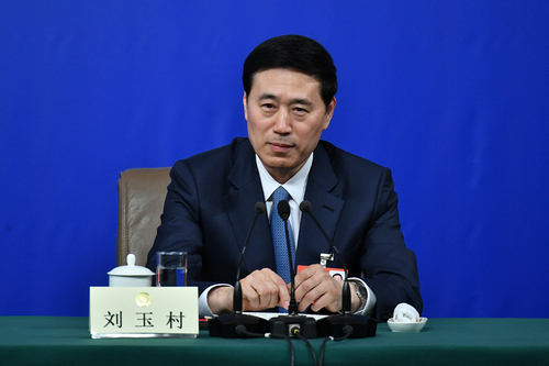 全國政協(xié)委員,、北京大學(xué)黨委副書記,、醫(yī)學(xué)部黨委書記劉玉村。人民網(wǎng)記者 攝