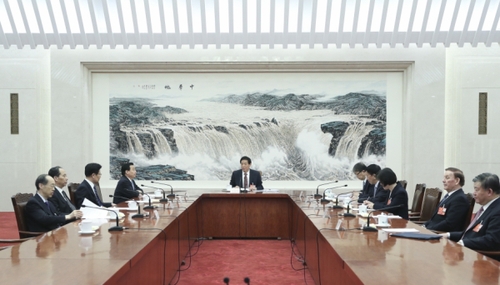 十三屆全國(guó)人大一次會(huì)議主席團(tuán)常務(wù)主席第二次會(huì)議舉行 栗戰(zhàn)書主持