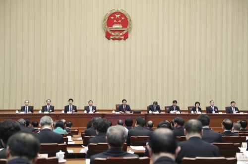 （2）十三屆全國(guó)人大一次會(huì)議主席團(tuán)舉行第三次會(huì)議