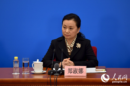 法案組副組長(zhǎng),、全國(guó)人大常委會(huì)法工委副主任鄭淑娜,。人民網(wǎng)記者 翁奇羽 攝