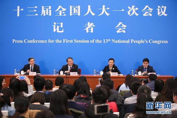 3月11日，十三屆全國人大一次會議秘書處法案組組長,、全國人大常委會法工委主任沈春耀,，法案組副組長、全國人大常委會法工委副主任鄭淑娜就憲法修正案相關(guān)問題回答中外記者提問,。2