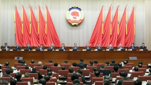 （1）全國政協(xié)十三屆一次會(huì)議主席團(tuán)舉行第二次會(huì)議 汪洋主持