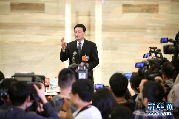 3月13日，十三屆全國人大一次會議在北京人民大會堂舉行第四次全體會議,。這是國務(wù)院國資委主任肖亞慶在“部長通道”接受采訪,。