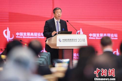 3月25日,，新任中國人民銀行行長(zhǎng)易綱在北京出席中國發(fā)展高層論壇,。<a target='_blank' href='http://www.chinanews.com/'>中新社</a>記者 崔楠 攝