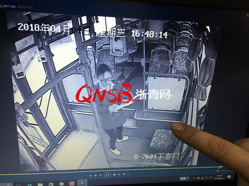 杭州85歲大伯手握100萬元支票上了公交車,，用時才發(fā)現(xiàn)支票不見了……