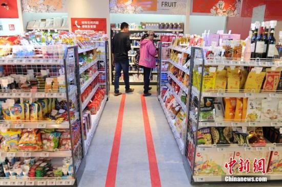 資料圖：顧客在無人超市內(nèi)選購商品,。劉棟 攝