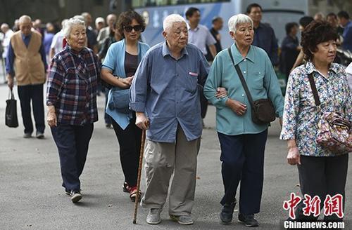 圖為南京一所高校的退休教師們參加活動的資料照片,。 <a target='_blank' href='http://www.chinanews.com/'>中新社</a>記者 泱波 攝