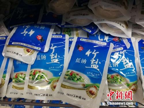 資料圖：市場上銷售的食鹽,。<a target='_blank' href='http://www.chinanews.com/' >中新網(wǎng)</a>記者 張尼 攝