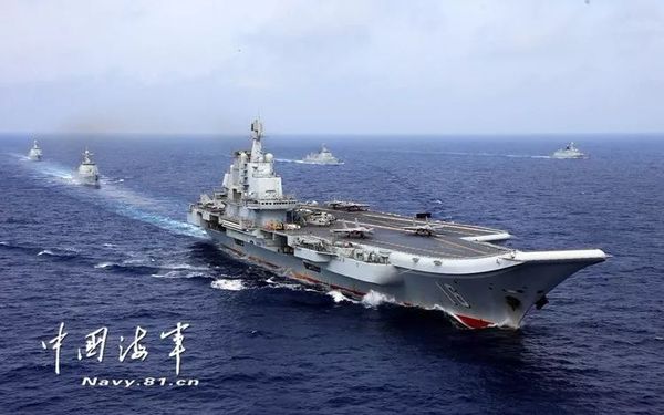 ▲鐵流滾滾,，駛向深藍(lán)。張雷 攝