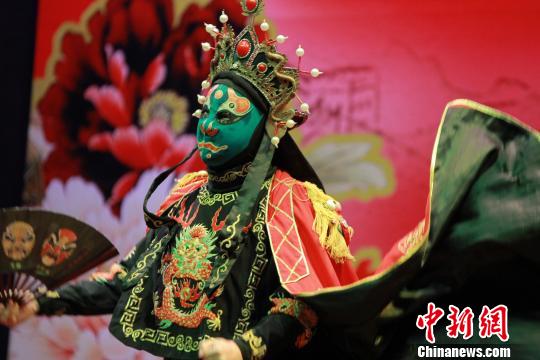 圖為演出現(xiàn)場(chǎng)?！都碇袝r(shí)報(bào)》提供