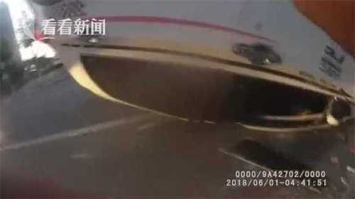 酒駕司機(jī)等紅燈睡2小時(shí) 被叫醒后逃跑途中車又翻了