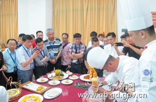 中國(guó)僑網(wǎng)海外中餐社團(tuán)負(fù)責(zé)人在中餐繁榮基地廣州華商學(xué)院交流,。