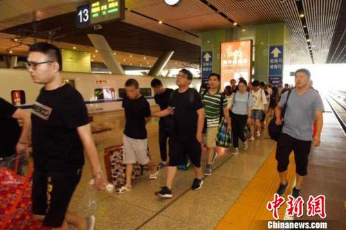 圖為,，抓捕現(xiàn)場(chǎng) 唐時(shí)杰 攝