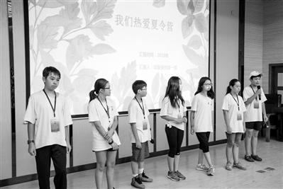 中國(guó)僑網(wǎng)營(yíng)員在講述與泉州的故事。