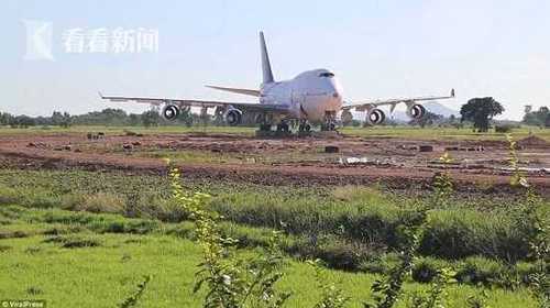 田地里有飛機,！泰國村民一覺醒來被波音747驚呆