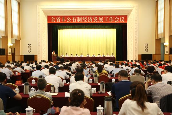 林鐸在全省非公有制經(jīng)濟(jì)發(fā)展工作會(huì)議上強(qiáng)調(diào)  著力優(yōu)化發(fā)展環(huán)境切實(shí)抓好政策落實(shí) 努力推動(dòng)我省非公經(jīng)濟(jì)持續(xù)健康發(fā)展