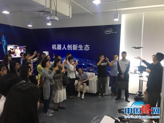 中國僑網(wǎng)“張江園區(qū)科技之旅”走進英特爾。    
