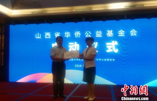 中國(guó)僑網(wǎng)王維卿在啟動(dòng)儀式上強(qiáng)調(diào),，基金會(huì)要嚴(yán)格把握基金募集、管理和使用等關(guān)鍵環(huán)節(jié),，建立嚴(yán)格的內(nèi)部管理制度和外部監(jiān)督機(jī)制，主動(dòng)接受社會(huì)監(jiān)督,，確?；饡?huì)工作的科學(xué)化、規(guī)范化和法制化,?！⑿〖t　攝
