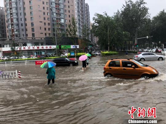 臺(tái)風(fēng)“安比”過(guò)境河北滄州,、廊坊暴雨致部分區(qū)域積水嚴(yán)重