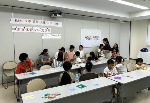 中國僑網(wǎng)采訪媽媽,。（日本《中文導(dǎo)報》）
