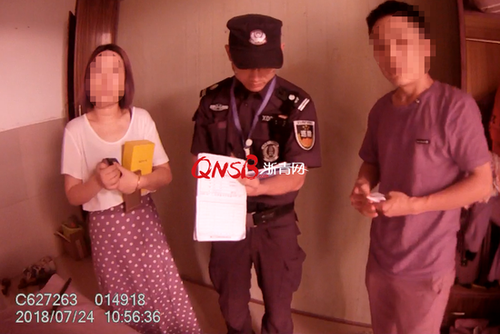 杭州一女子報警家中進賊，警察破門發(fā)現(xiàn)躲在衣柜里的“熊”老公,！