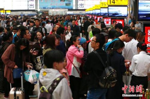 資料圖：北京南站的旅客,。<a target='_blank' href='http://www.chinanews.com/'>中新社</a>記者 富田 攝