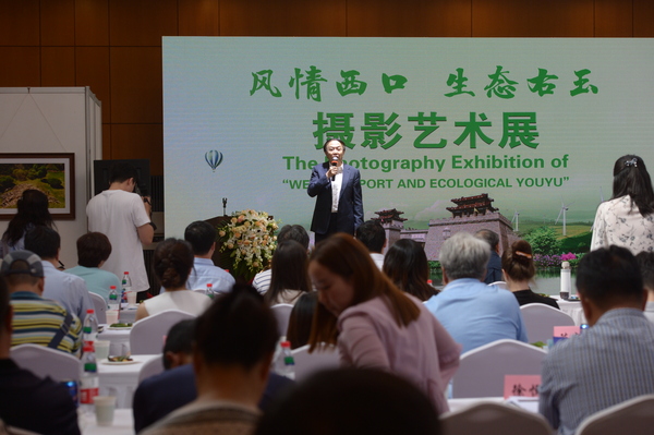 第十二屆全國政協(xié)常委,、著名造型藝術(shù)家袁熙坤致辭