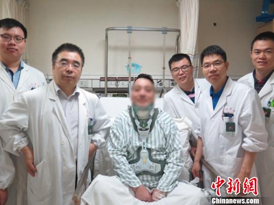 中國(guó)專家妙手治愈加拿大華裔患罕見頸椎病