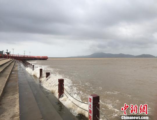 此前臺(tái)風(fēng)“安比”過境前的舟山,?！埍?攝