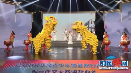 作文大賽頒獎典禮現(xiàn)場,?！√锢?攝