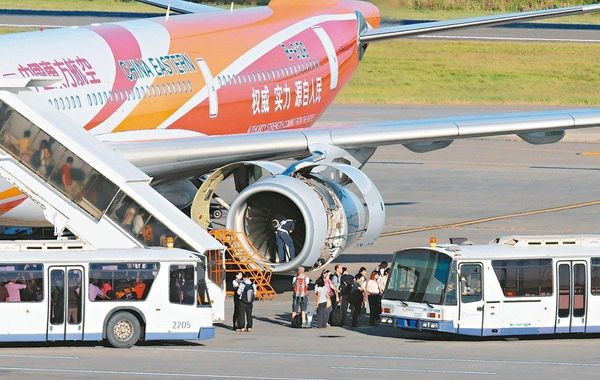 外國(guó)航空公司修改標(biāo)識(shí) 臺(tái)當(dāng)局宣稱要分類獎(jiǎng)懲