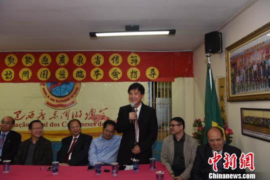 圖為巴中工商文化總會(huì)會(huì)長(zhǎng)李濃忠致辭,。莫成雄 攝