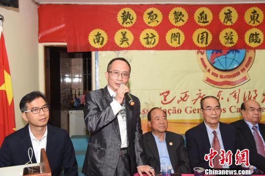圖為巴西江門(mén)五邑青年聯(lián)合總會(huì)會(huì)長(zhǎng)陳文添致辭,。莫成雄 攝