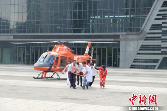 貴州警保合作首次引入專(zhuān)業(yè)直升機(jī)救援服務(wù)