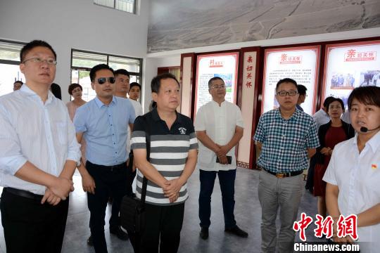 中國僑網(wǎng)致公黨福建省委幫扶小組考察調(diào)研渭源元古堆村扶貧工作,?！埥鸫āz