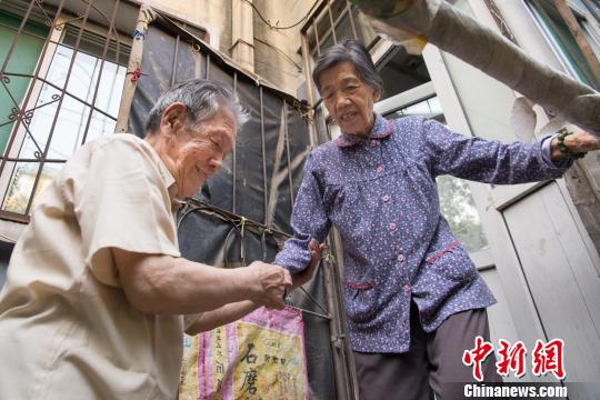 耄耋夫婦從娃娃親到鉆石婚：愛情是平安和氣過一生