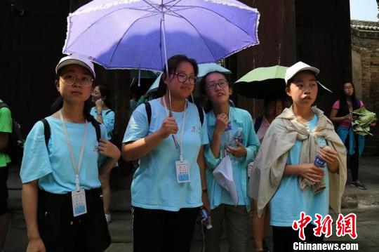 40名華裔青少年在山西陽(yáng)城皇城相府,?！“总娚?攝