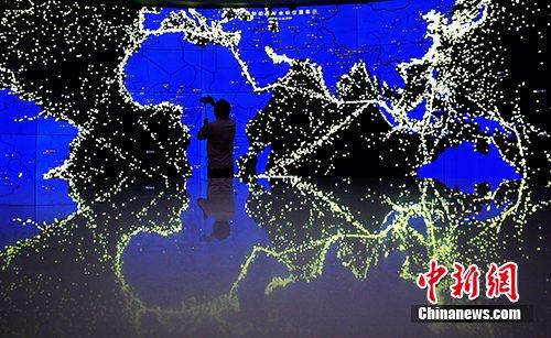 全球船舶實時坐標(biāo)位置顯示圖奪人眼球,。<a target='_blank' href='http://www.chinanews.com/'>中新社</a>記者 湯彥俊 攝