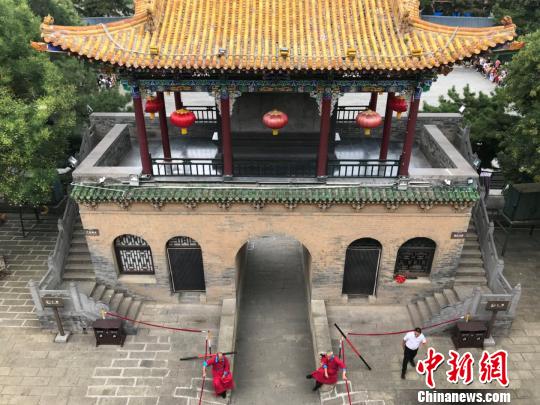 海外華文媒體參觀皇城相府,。胡健 攝