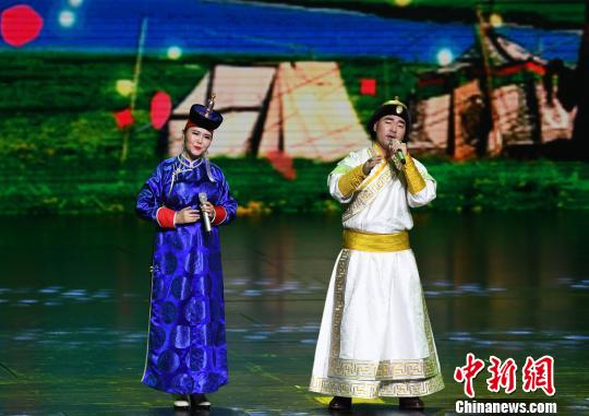 圖為“大地飛歌·2018”晚會(huì)現(xiàn)場(chǎng),?！∮峋?攝