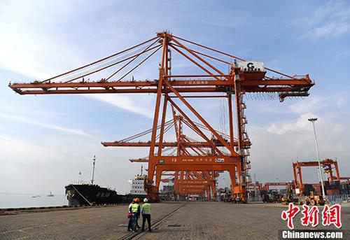 圖為廣西欽州保稅港區(qū)泊位,。(資料圖片)
<a target='_blank' href='http://www.chinanews.com/'>中新社</a>記者 俞靖 攝