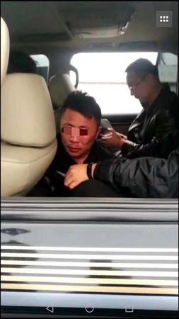 黑龍江大慶脫逃人員落網畫面曝光 開車拒捕撞警車