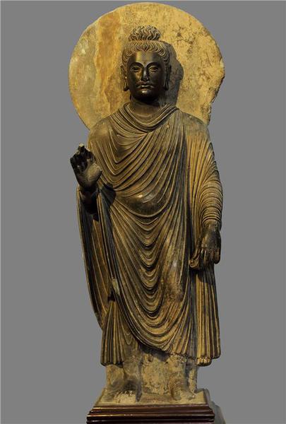 佛陀立像,，白沙瓦博物館。典型的所謂希臘化佛教藝術