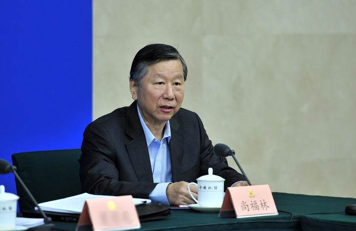 全國(guó)政協(xié)經(jīng)濟(jì)委員會(huì)主任尚福林在遠(yuǎn)程協(xié)商會(huì)上發(fā)言