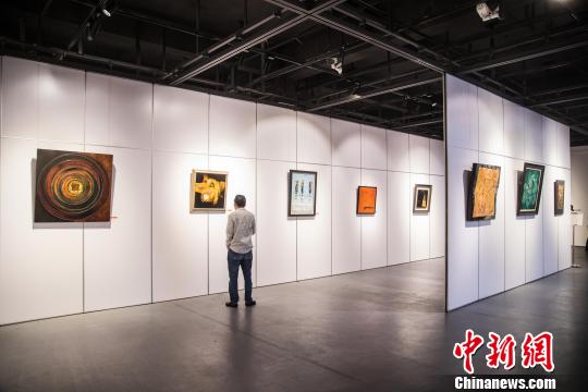 紀念改革開放四十周年——漆彩盛世漆藝作品邀請展在福建省海絲藝術館開幕,。　李南軒　攝