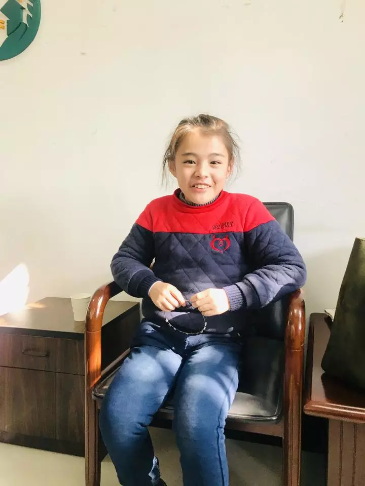 誰認(rèn)識(shí)?8歲的漂亮女孩演過電影 卻住進(jìn)救助站半月
