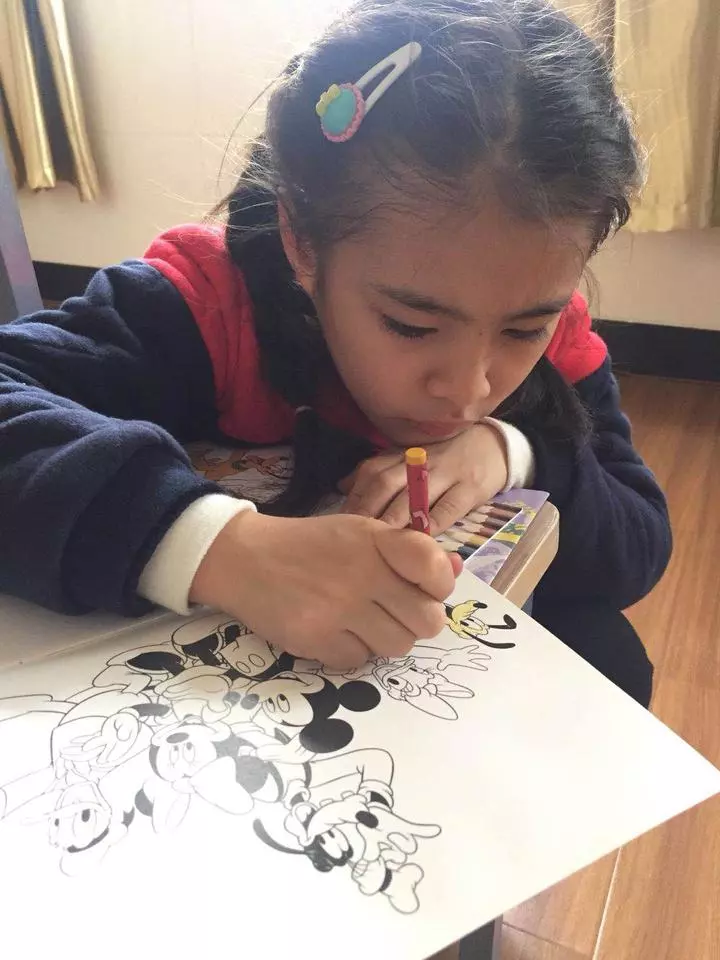誰認(rèn)識(shí)?8歲的漂亮女孩演過電影 卻住進(jìn)救助站半月