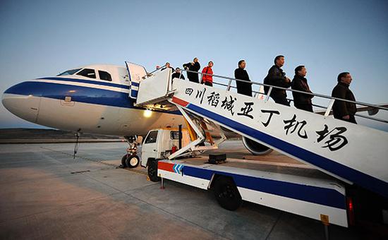 2012年，四川稻城,，世界上海拔最高的民航機場啟用,。